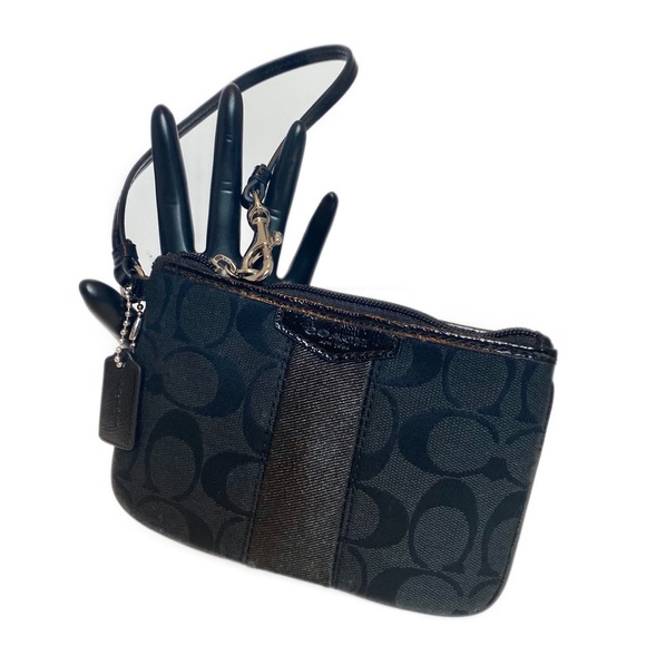 Coach Handbags - Coach wristlet purse clutch wallet